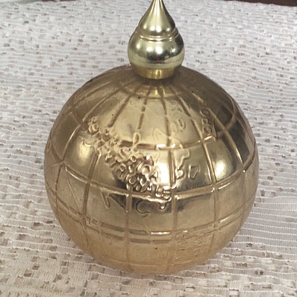Avon ,vintage , gold tone decanter. - Picture 2 of 4